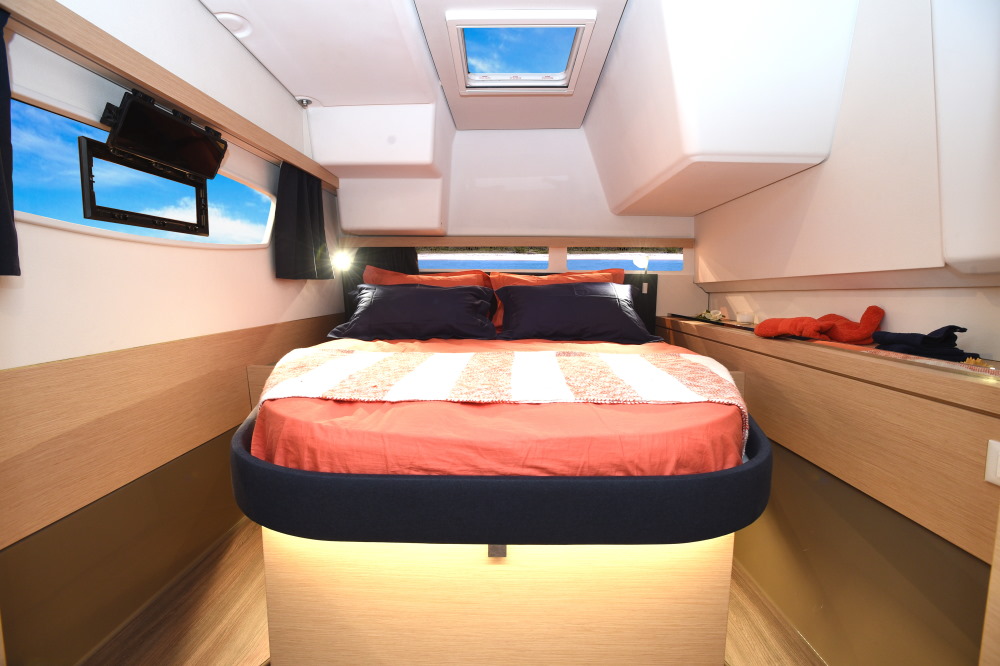 Katamaranas Fountaine Pajot Lucia 40 miegamoji dvigulė kajutė